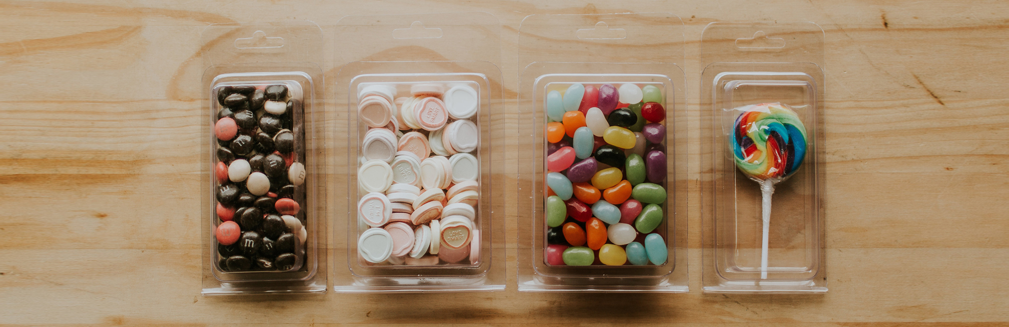 Plastic clamshells for packaging