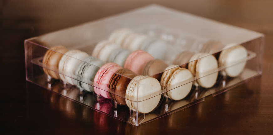 Box to hold 24 macarons with tray